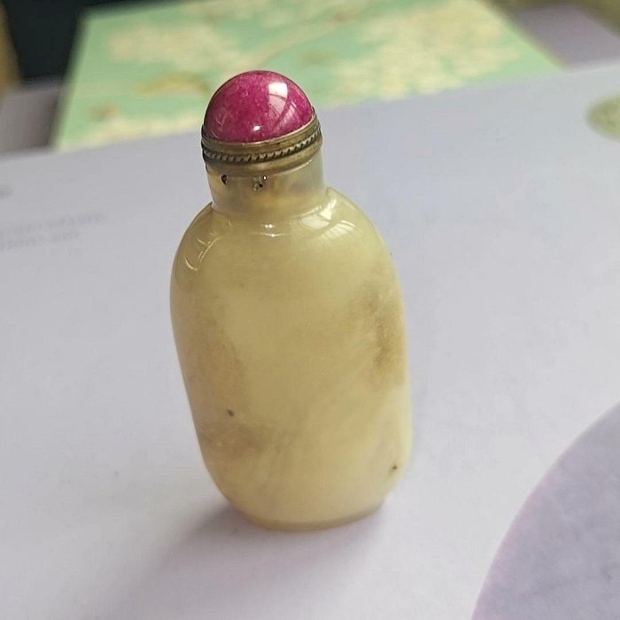 歐洲回流清代水上漂瑪瑙鼻煙壺尺寸品相如圖清代宮廷造辦處工藝【水上漂
