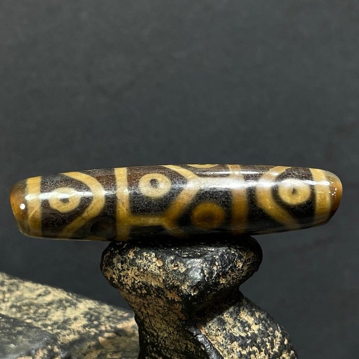 收藏天珠藏傳千年老藥坑多眼十四眼特殊圖騰老天珠，具有（104）能量