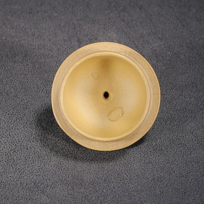 珍藏紫砂壺：壽桃六件套底款：汪寅仙品尺寸：壺159cm，杯74cm，盤243cm