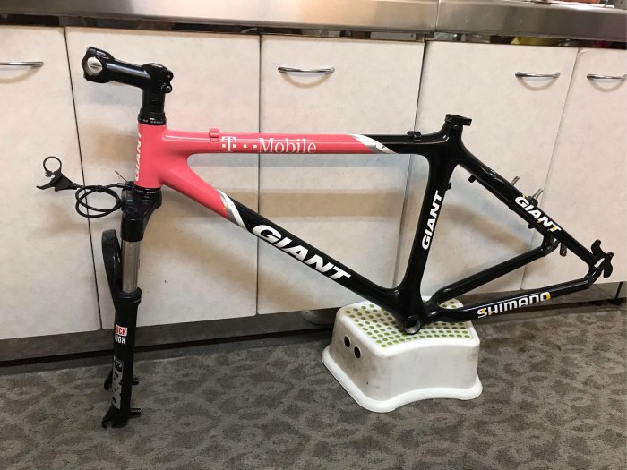 [降價中］ 捷安特碳纖維避震碟煞越野車架組出售 14吋XXS號 T-Mobile雙色塗裝