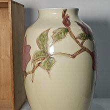 日本古董花瓶鳳仙窯琥山作品，非常雅致，原木盒多年存放原因變形了
