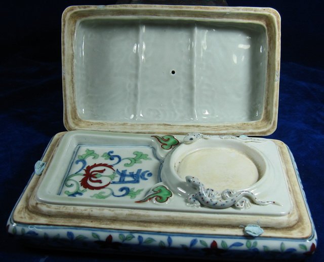 古藝閣大明成化年制斗彩龍紋墨盤（文房四寶） | Yahoo拍賣