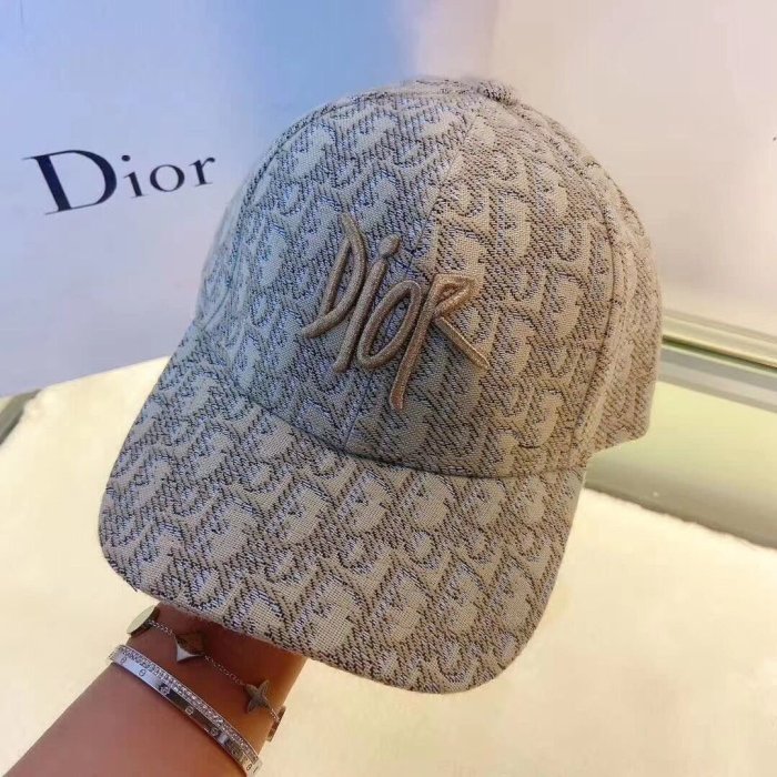 DIOR 帽子 Dior（ディオール）公式コレクションのニットフィッシャーマン