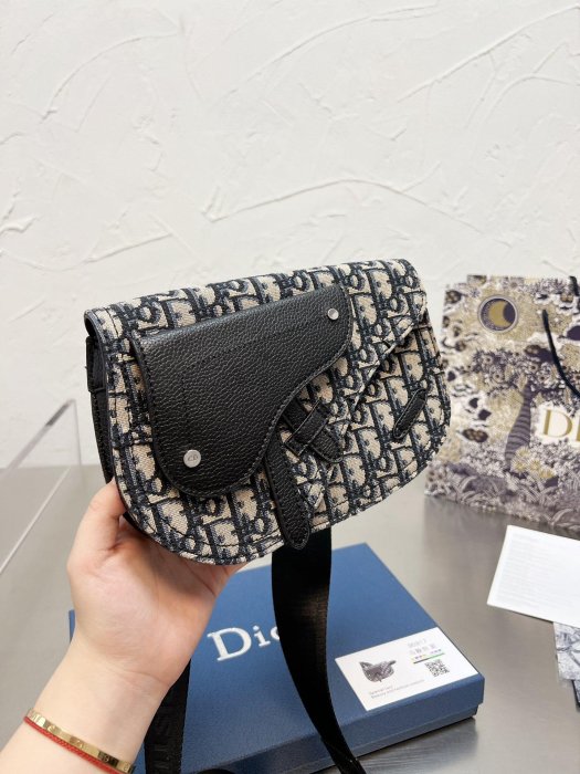 現貨DIOR迪奧  配盒　Oblique 馬鞍包老花斜挎馬鞍包男款女生上身也一樣不違和功能性size：24明星同款熱銷