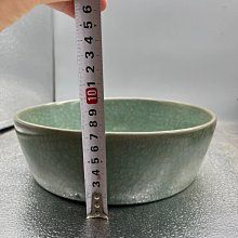 汝窯五大明窯之首，傳統天青色，魚鱗片蟹爪紋，釉面光滑油潤，所(5