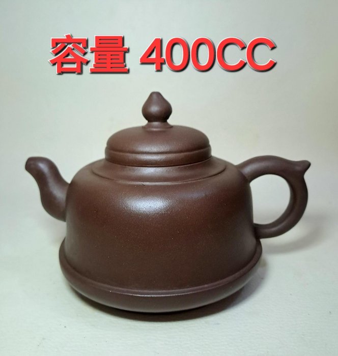 老壺》D6.早期宜興紫砂壺。陳梅芳秦鐘壺。龍窯燒。 7孔400CC老紫