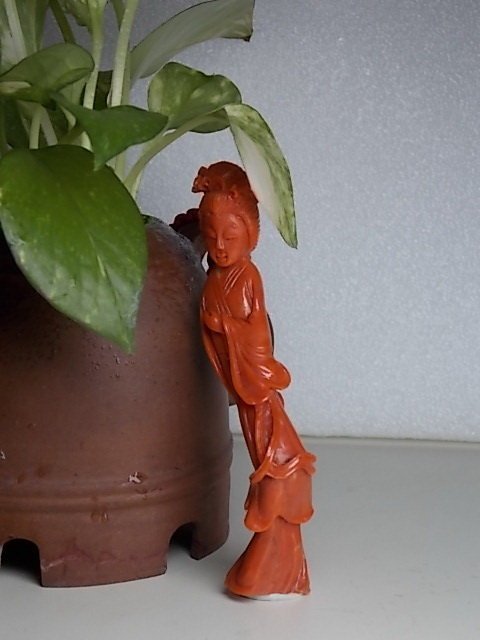 ED849 時代物 細密彫刻 天然珊瑚雕仕女立像 全高11.8cm 重70g 木箱