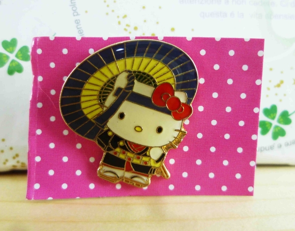【震撼精品百貨】Hello Kitty 凱蒂貓~KITTY造型徽章-肋六藍圓