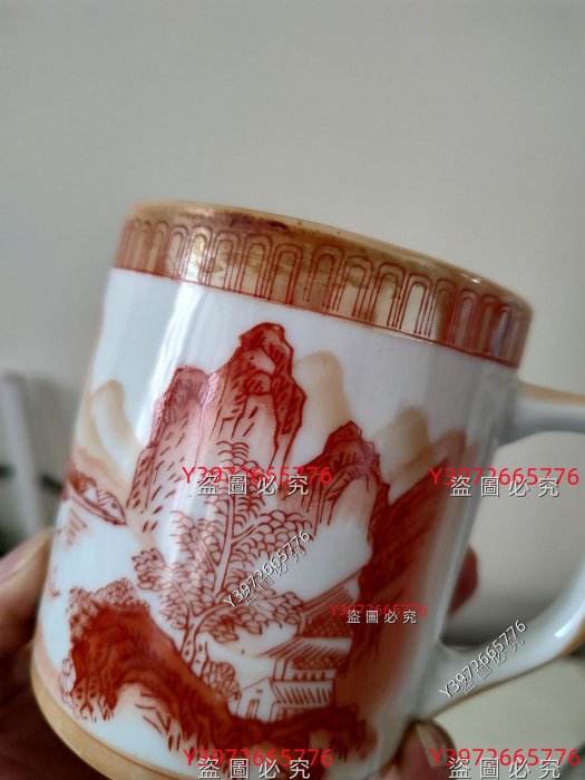 中国の汎紅盃　2個 567瓷器，全品文革時期廣東高陂礬紅手繪山水馬克杯（胭脂紅），底款