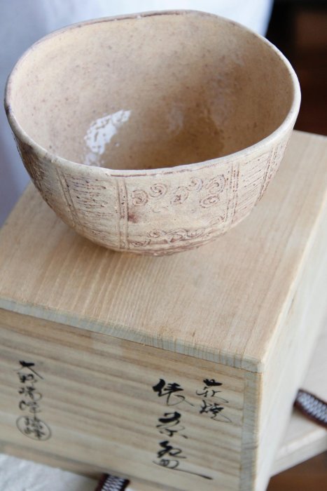 推薦日本萩燒大野瑞峰重工抹茶碗，難得品相無損，保留自然沁色，適合