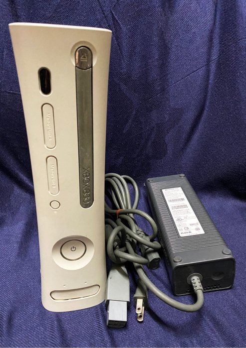 微軟 Microsoft Xbox360 主機讀取遊戲正常，光碟機開啟有問題需維修處理 故障機