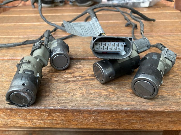 BMW E60 E61 04~07年M-TECH前保桿專用PDC停車雷達組