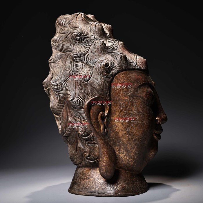 仏像，古董，珍藏，古銅製撒金，鎮宅，辟邪，古美術品，高2⃣️9⃣️cm，重3⃣️5⃣️0⃣️0⃣️克 舊藏收純銅全銅高浮雕鏨刻泥金觀音菩薩佛頭佛首重6800克高33厘米寬20