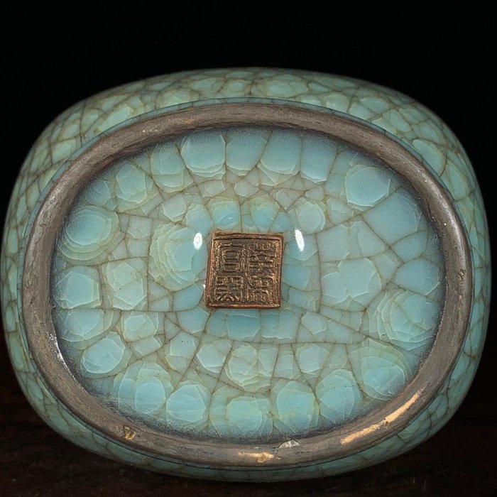 宋官窯冰裂紋包口銘文貫耳瓶，高22.5直徑14cm，200718 官窯汝瓷鈞窯