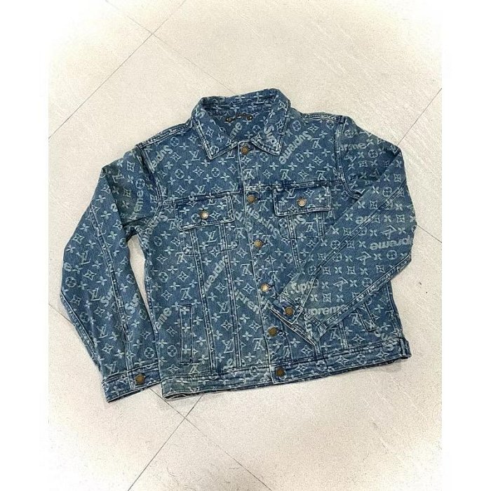 ￼LV x supreme 限定版 緹花 復古藍 質感 洗舊丹寧 牛仔外套 尺寸46 9成新