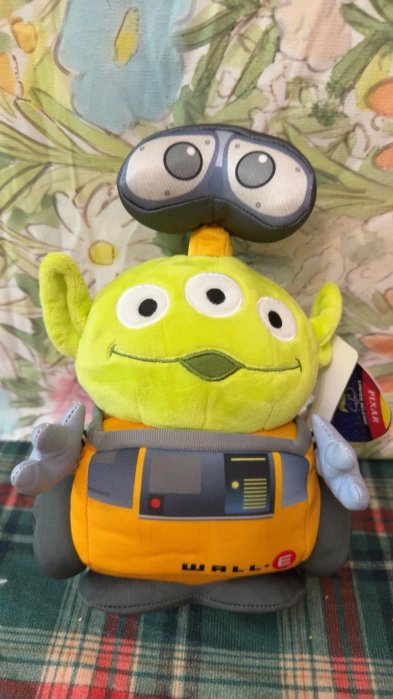 香港迪士尼皮克斯25周年 Toy Story 三眼仔變裝為草莓熊玩偶 新品成色佳 正規吊牌附送 玩具總動員 玩具 套裝