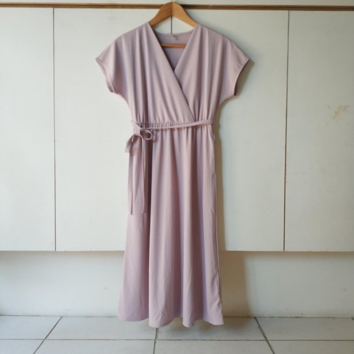 【米倉】全新僅試穿專櫃女裝日本uniqlo優衣庫雪紡細紋交叉式洋裝連身裙短袖洋裝綁帶仙女沙灘裙熱帶度假風夏天洋裝交叉領口