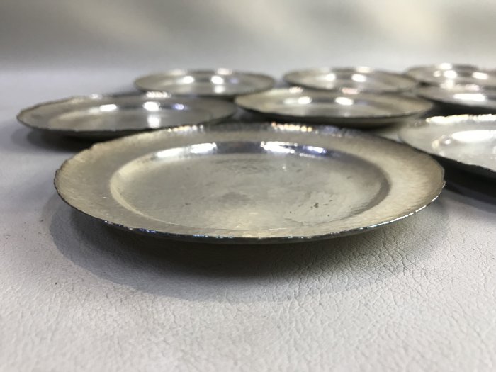 時代金工　古銅鎚出　蓮葉　持手菓子器　F　R5996B 時代金工 古銅鎚出 蓮葉 持手菓子器 F R5996B