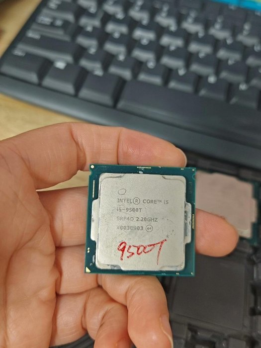 【小新代購】 英特爾CPU  i5-9500t   拆機正式版 功能正常 成色如圖 [1]拍前請仔細核對外觀.外觀問題不退換！ [