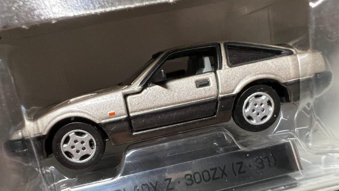嚴選多美卡TOMICA日產Fairlady Z 300ZX跑車模型，銀灰藍內飾，完美車身