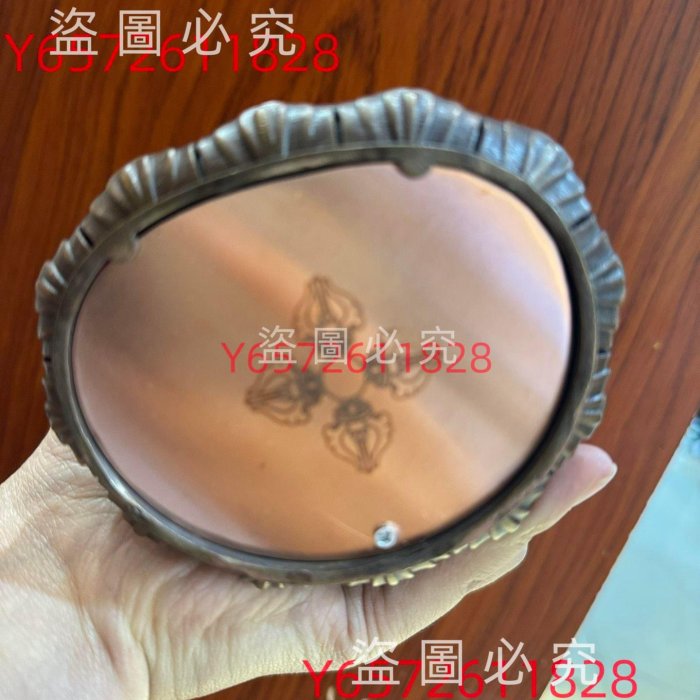 紫銅蓮花生大師三眼蓮師，高度15公分，真金開臉，頭戴寶冠，手持法器