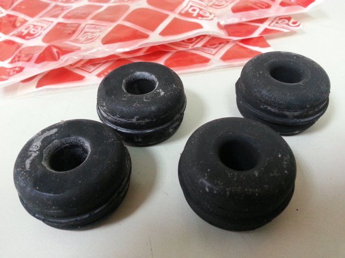 BENZ W169 W203 S203 W211 S211 W219 W245 W451 後避震器橡皮墊 (單顆售價)(=上座.橡皮) OEM FB36008