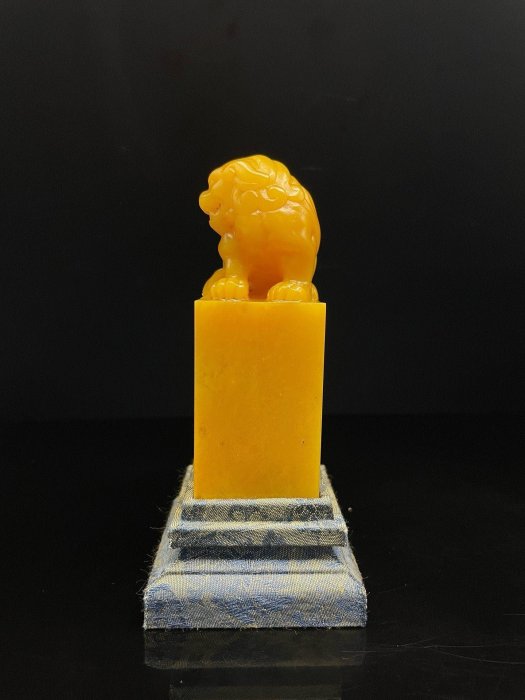 珍品舊藏．篆刻家辛酉年江陰王刻精品壽山石田黃級田黃石古獸印章擺件