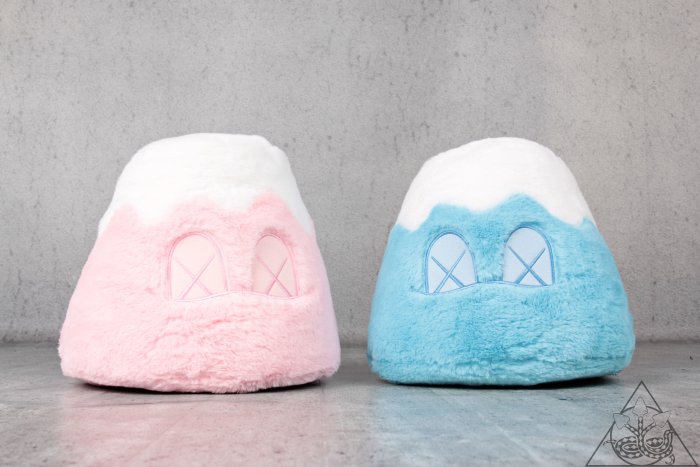 HYDRA】Kaws Holiday Japan 8 Mount Fuji Plush 富士山公仔