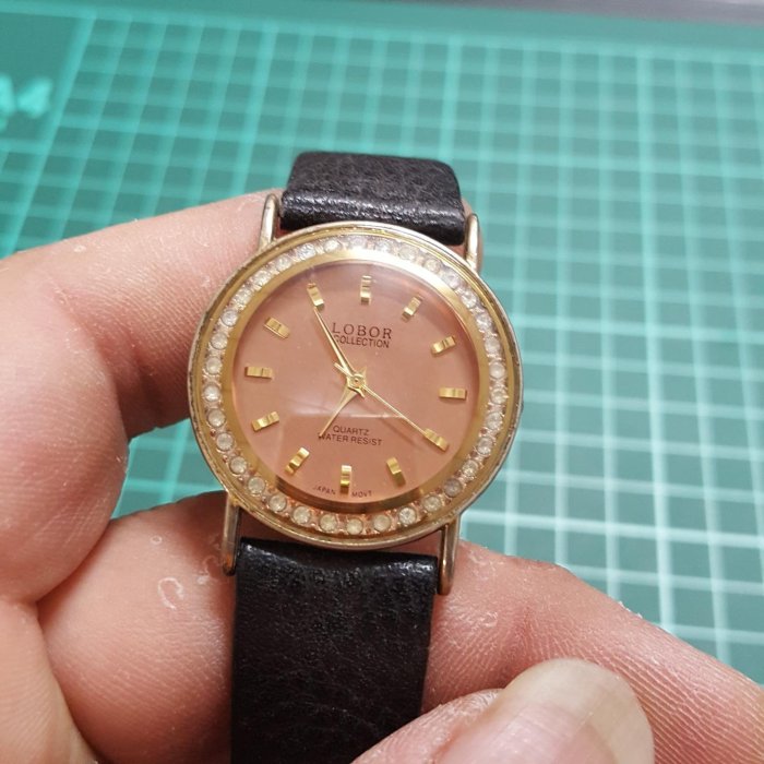 ＜行走中＞不掉鑽＜內包鑽＞LOBOR 真皮錶帶 漂亮 高級 老錶 高級錶 隨便賣 歡喜就好^_^ 通通便宜賣 石英錶 EO2