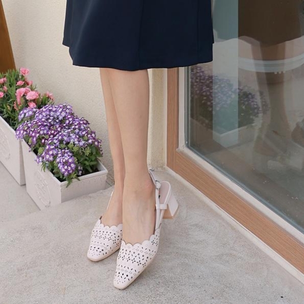 優雅皮革鏤空雕花後空粗跟涼鞋．白鳥麗子| 高跟| Yahoo購物中心