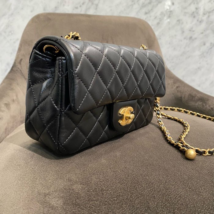 翰貝格名牌館】全新真品CHANEL 爆款黑色小羊皮Mini coco 20 金球