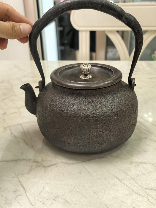 龍文堂名人 大國寿朗 造 胴在銘 漢詩梅花地紋 小振り 鉄瓶 唐銅蓋 煎茶道具