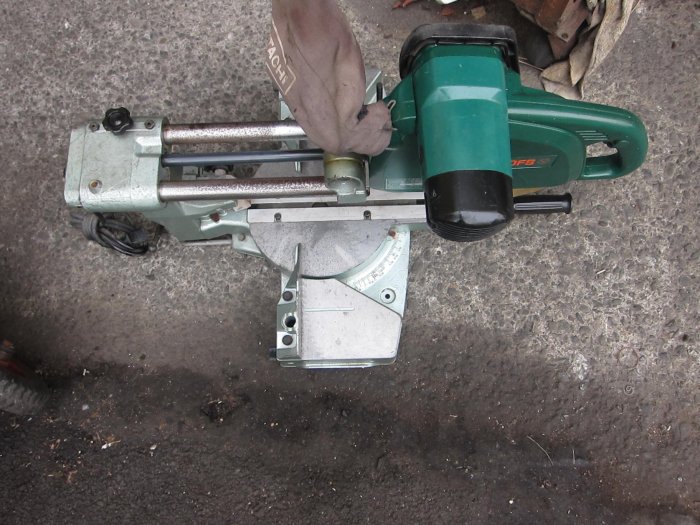 阿銘之家(外匯工具)中古/二10吋 雙軌伸縮 多角度切斷機-日立- C10FS -78成新-附1片新鋸片