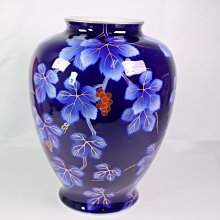日本古漾】91905日本皇室御用深川製磁花瓶花壺金彩葡萄柄深遂鈷藍花瓶