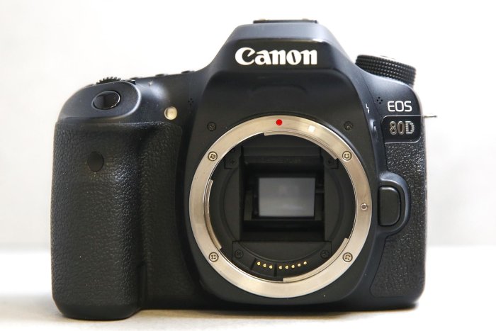 【台南橙市3C】Canon EOS 80D 單機身 2420萬 APS-C  快門約:70xx 翻轉螢幕 二手相機 #98572