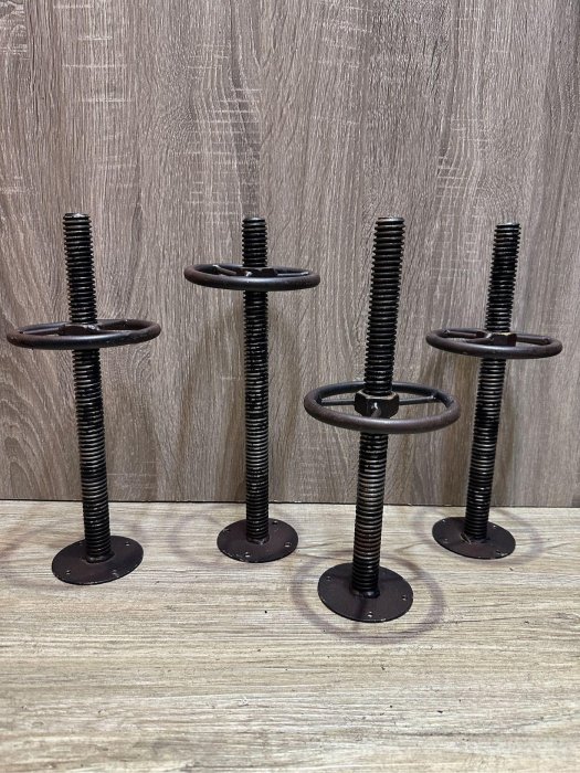 桌面調整器 桌腳調整器 工業風 螺紋支架 調整升高器 支撐腳墊 設備腳墊調整器 鐵桿調整器 二手（4只ㄧ標價）