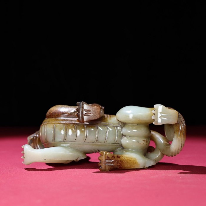 臻品旧藏， 熟坑和田玉天禄瑞兽小摆包浆厚重，沁色入骨，工艺精湛