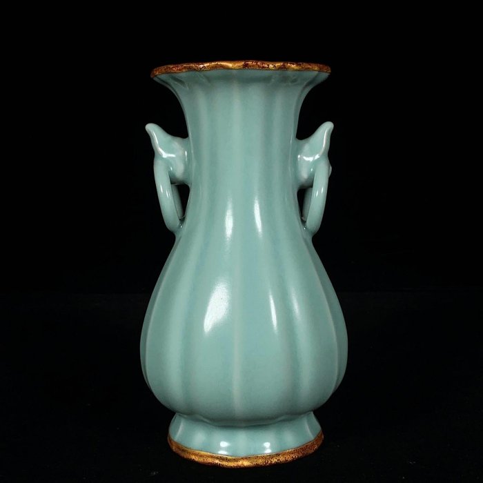 宋龍泉窯粉青釉包口銘文雙耳瓶，高23直徑12.5cm 舊藏古董古玩【古今臻