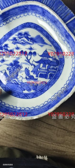 可議價清代乾隆青花山水樓閣時期刮胡盤，色釉水都很不錯。邊緣有磨損