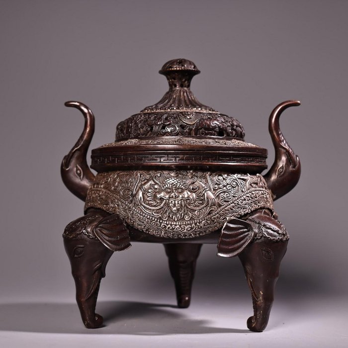珍品舊藏收純銅高浮雕鏨刻鎏銀獸面永珍薰香爐工藝精湛器型款式重1500克