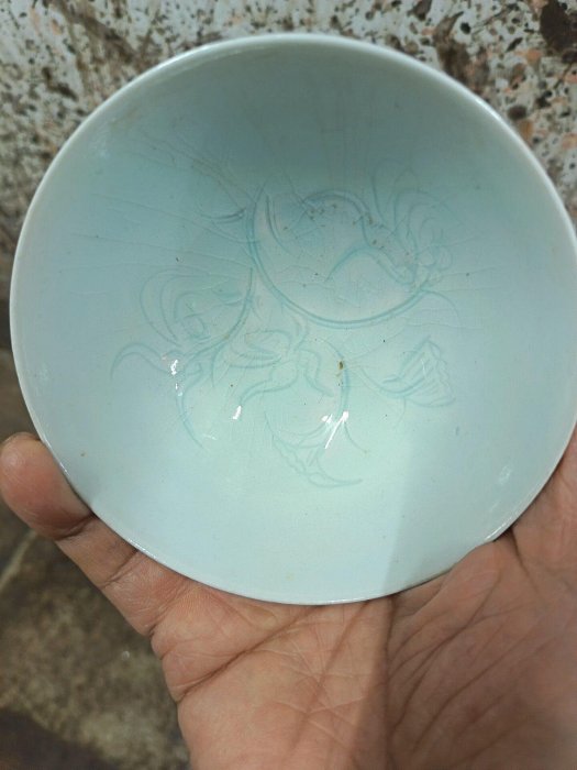 宋朝胡田窯青瓷碗口徑10cm高4.5cm釉面溫潤刻花花卉紋底有陳設痕適合
