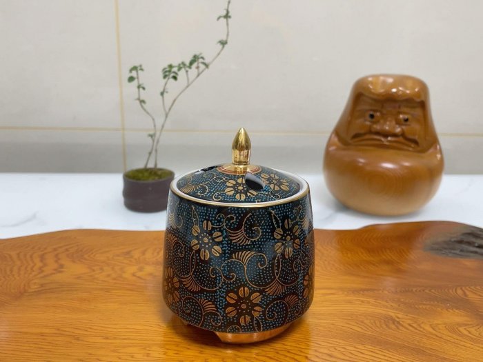 九谷焼 大香炉 三足 青粒 骨董 工芸品 古美術 アンティーク 香炉 Yahoo!オークション -「九谷焼 (日本の陶磁)の落札 青粒」(九谷
