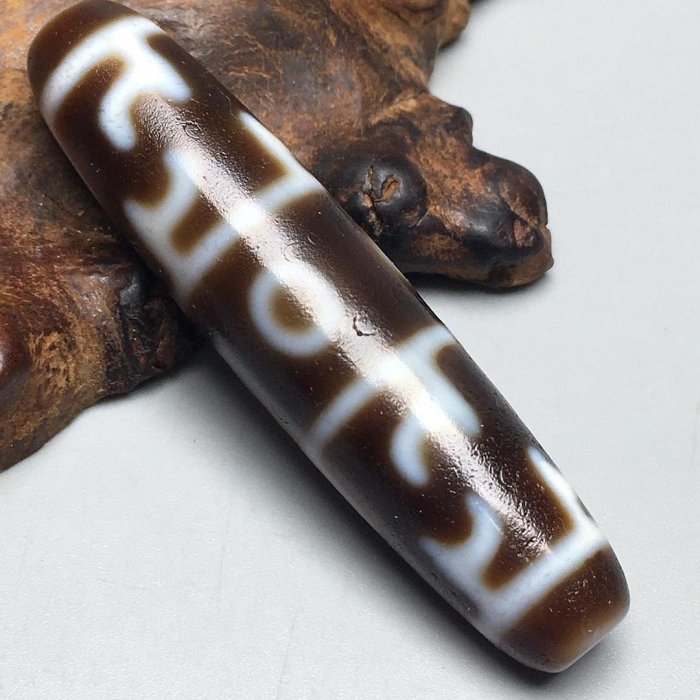 藏傳極品高油包漿三眼蓮師法器馬蹄紋老天珠，尺寸：57.1×12.6左右