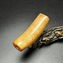 和田玉雕刻精美玉質溫潤細膩仿高古玉品類）器主體為玉豬龍，是新石器