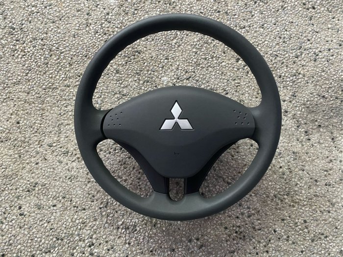 ｛阿勳精品｝三菱 全新 得利卡 DE DELICA 13 14 15 16 17 正廠 方向盤 ..含喇叭蓋