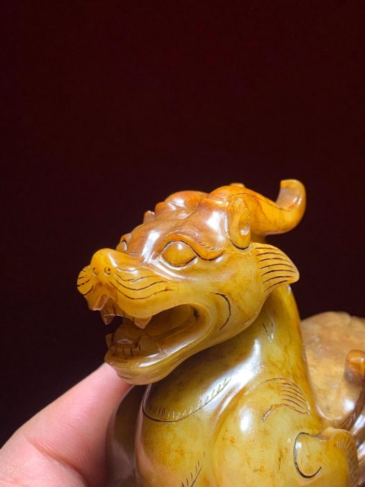 舊高古玉，戰漢玉器，老玉和田玉瑞獸造型獨特，工藝精湛，玉質細膩