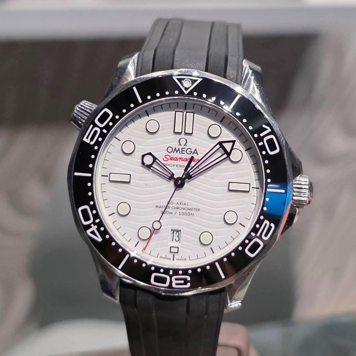 【個人藏錶】 OMEGA 歐米茄 300米海馬 黑色陶瓷錶圈 白色陶瓷波浪紋錶盤 透明錶背 自動上鍊 42mm  台南二手錶