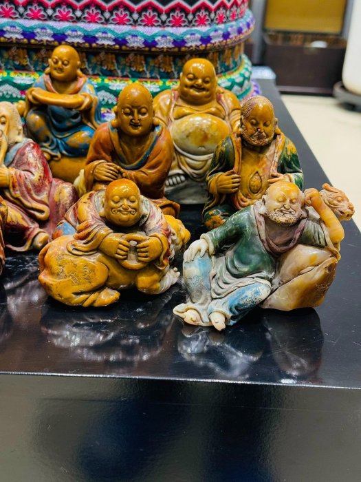 田黃十八羅漢擺件，壽山石雕刻，色彩鮮艷，細節豐富每尊羅漢姿態各異