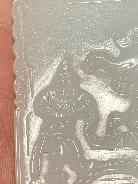 老先生珍藏多年的和田玉白玉胡人戲獅，玉質油潤細膩，包漿厚重獅子滾