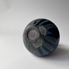 加藤綱助 青銅花瓶 瀬戸焼 嚴選日本加藤綱助青銅釉花瓶，瓶口直徑11公分、高17公分，全品全新並附